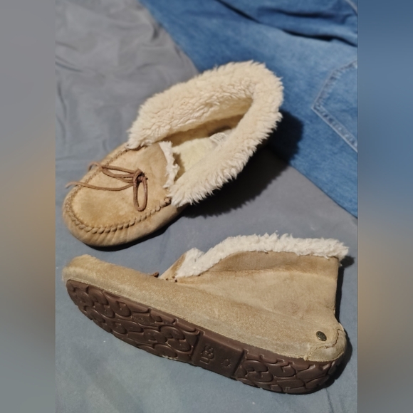 UGG Women's 9 Chestnut Alena Moccasin w/ Sheepskin Lining & Waterproof Sole - Picture 5 of 7